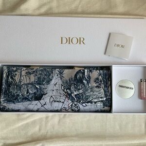 Dior Platinum Status Tote bag gift set
